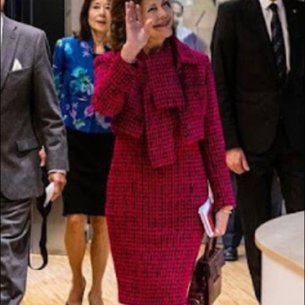Chanel Sleeveless Tweed Dress in Magenta - Picture 5 of 11